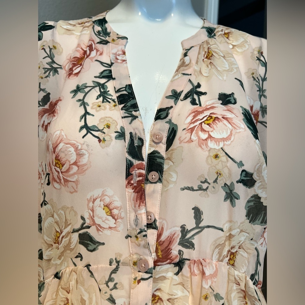 Torrid Lexie Light Pink Floral Chiffon H-Lo Babydoll Tunic Top size 1 - Picture 2 of 12